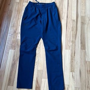 Men’s medium Under Armor Navy Joggers.